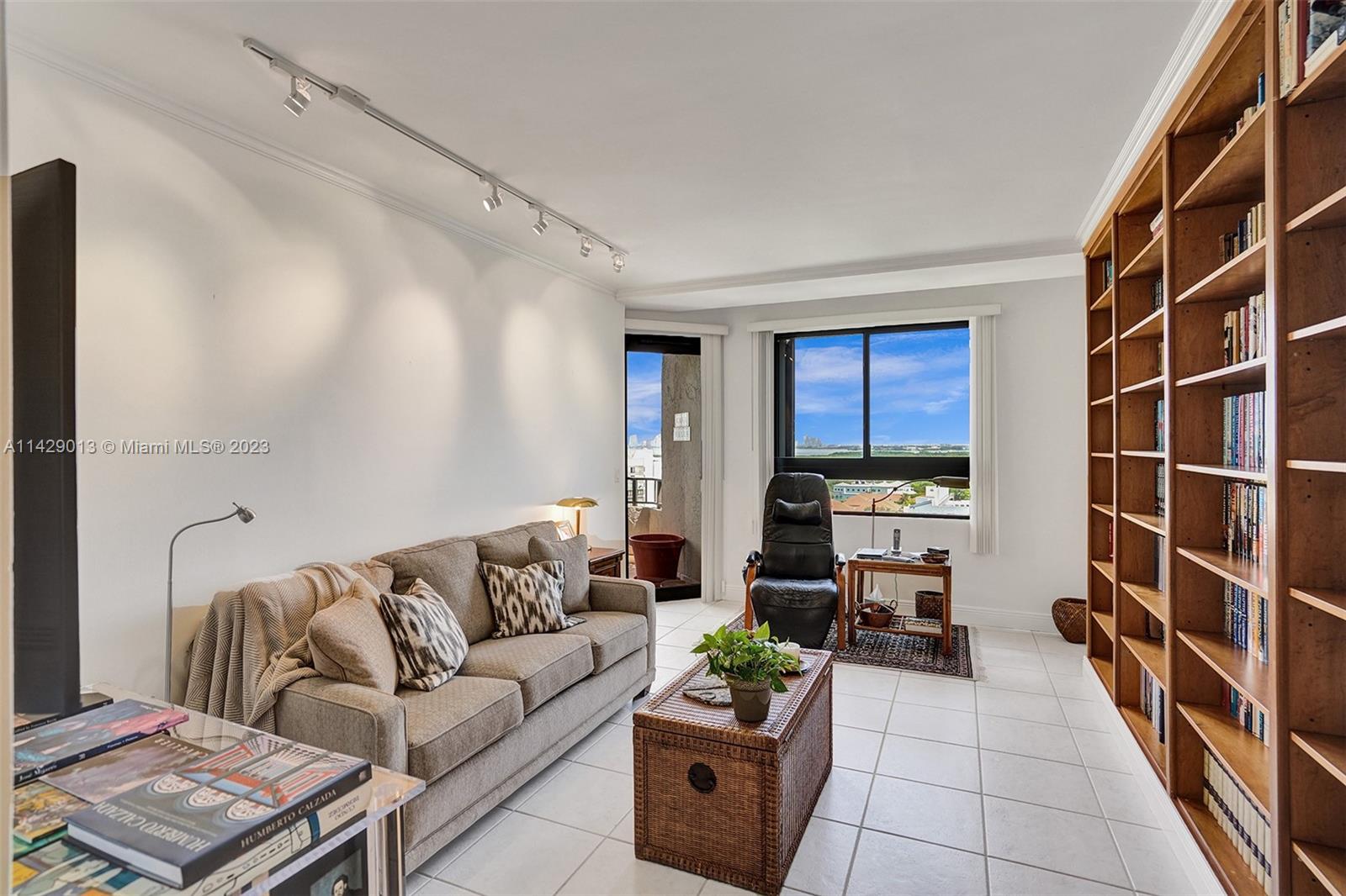 THE EMERALDBAY @ KEY COLO - Residential