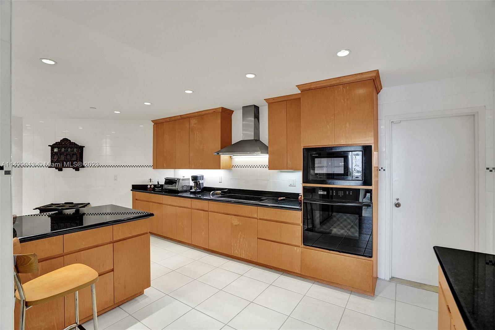 THE EMERALDBAY @ KEY COLO - Residential