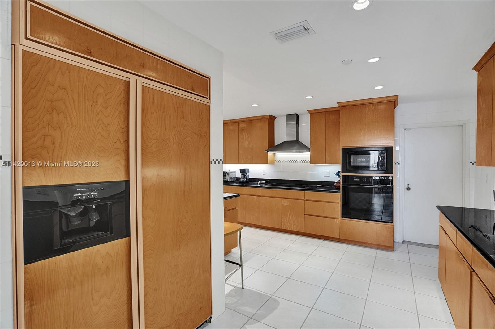 THE EMERALDBAY @ KEY COLO - Residential