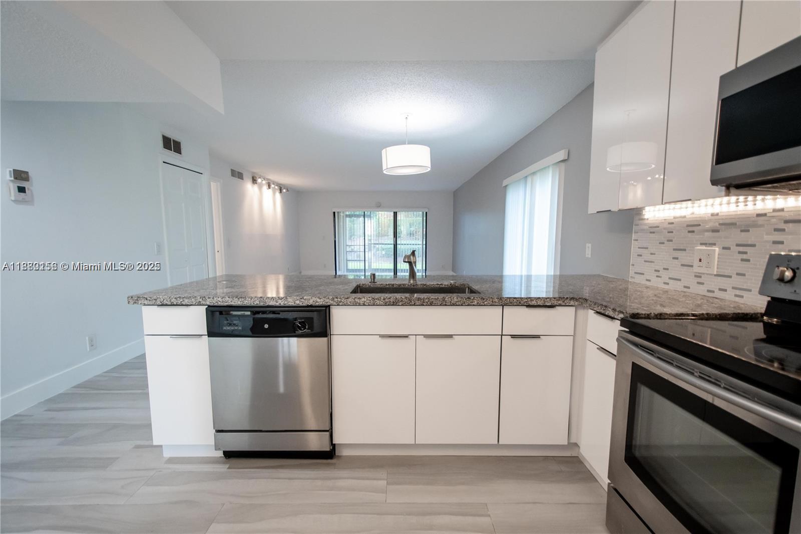 GARDENS AT BONAVENTURE 14 - Residential Lease