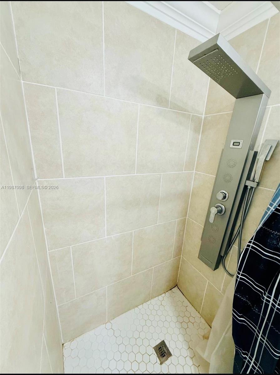 LEE MANOR 2ND ADDN - Residential Lease