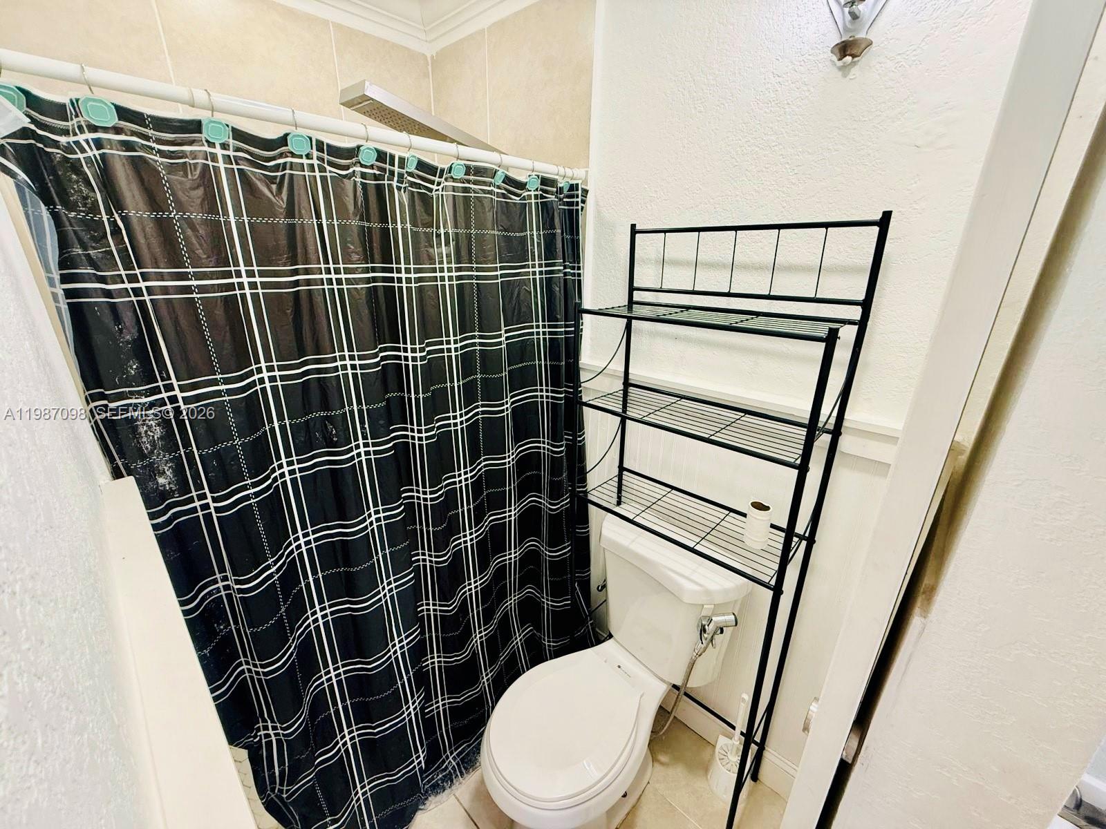 LEE MANOR 2ND ADDN - Residential Lease