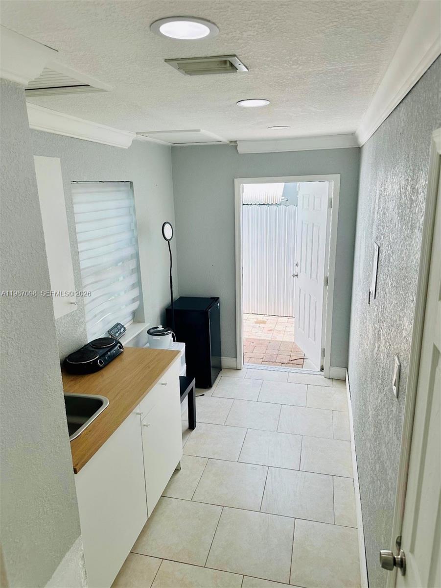 LEE MANOR 2ND ADDN - Residential Lease