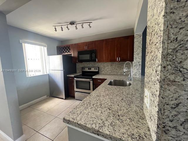 VILLAS AT LAKEVIEW CONDO - Residential Lease