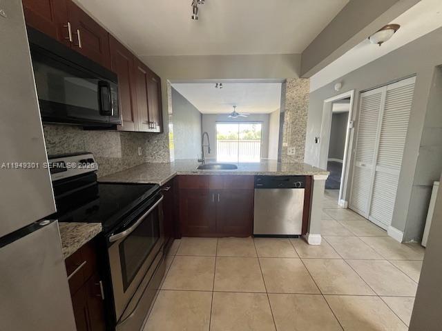 VILLAS AT LAKEVIEW CONDO - Residential Lease