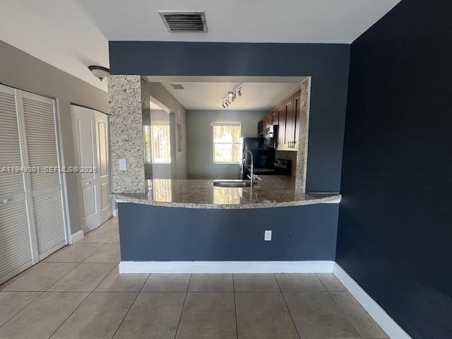 VILLAS AT LAKEVIEW CONDO - Residential Lease