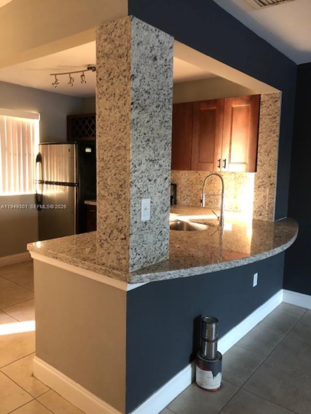 VILLAS AT LAKEVIEW CONDO - Residential Lease