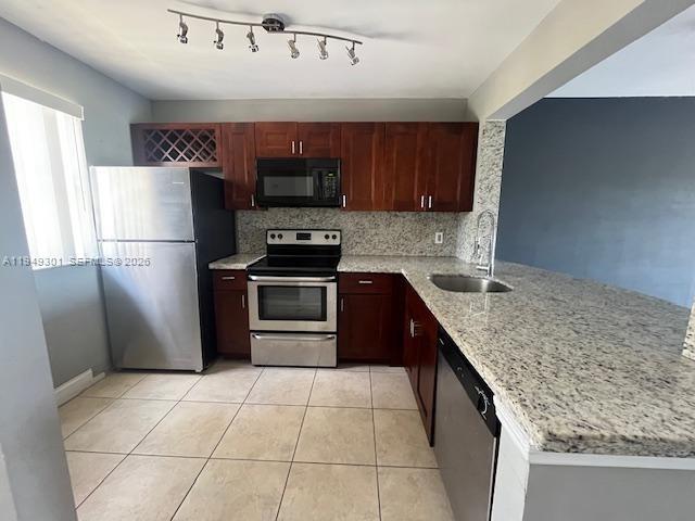 VILLAS AT LAKEVIEW CONDO - Residential Lease