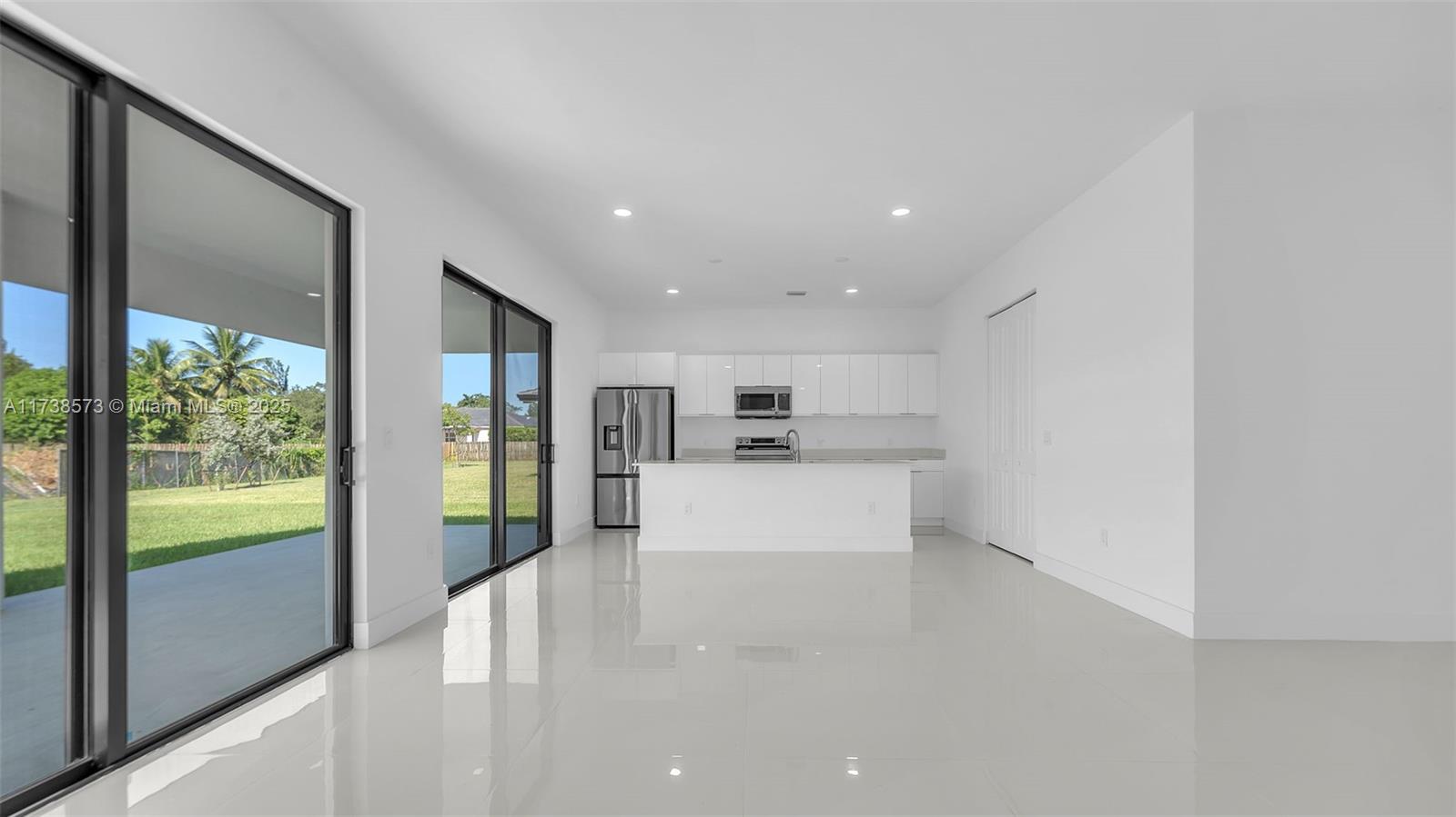 GRIFFING SILVER PALM - Residential