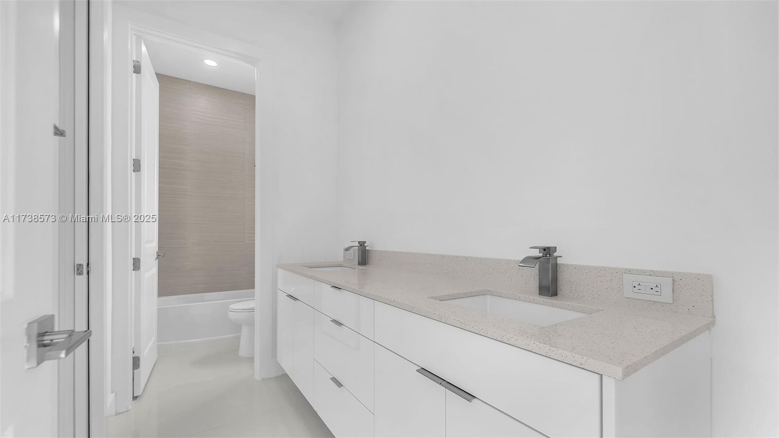 GRIFFING SILVER PALM - Residential