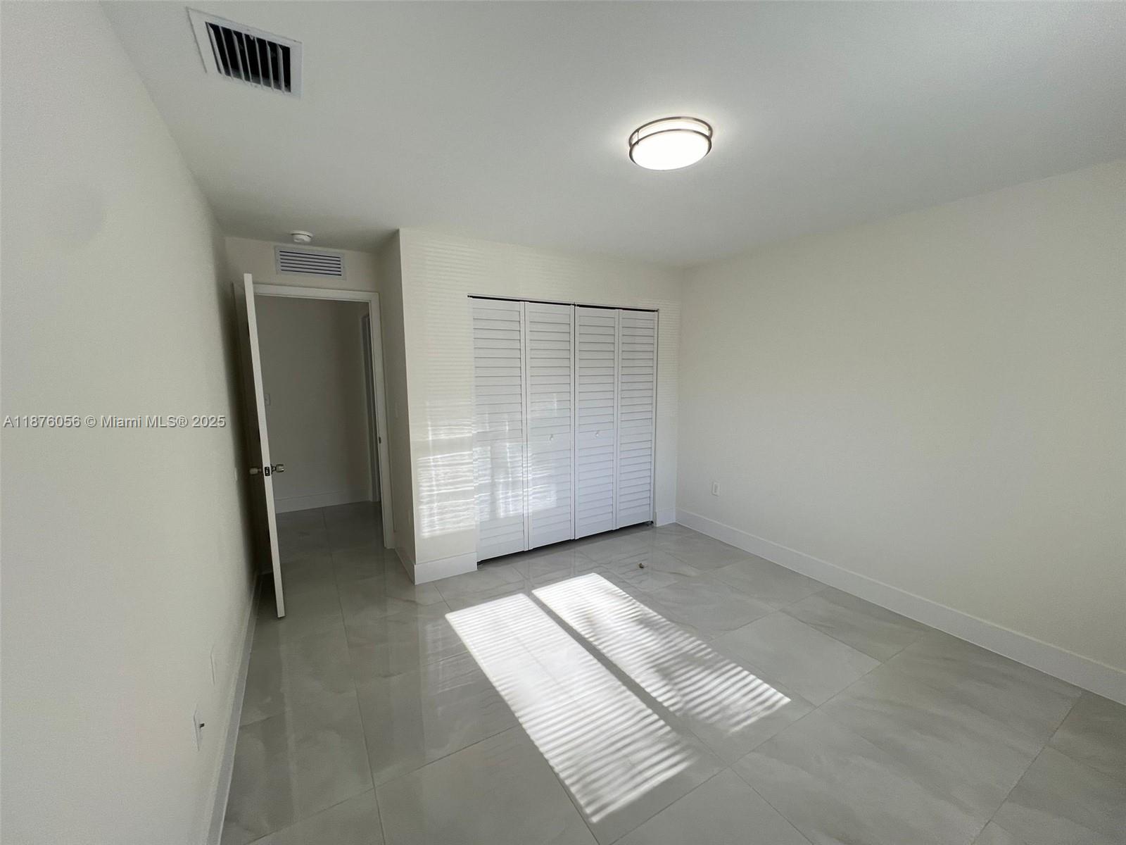 NO MIAMI EST SEC 3 - Residential Lease