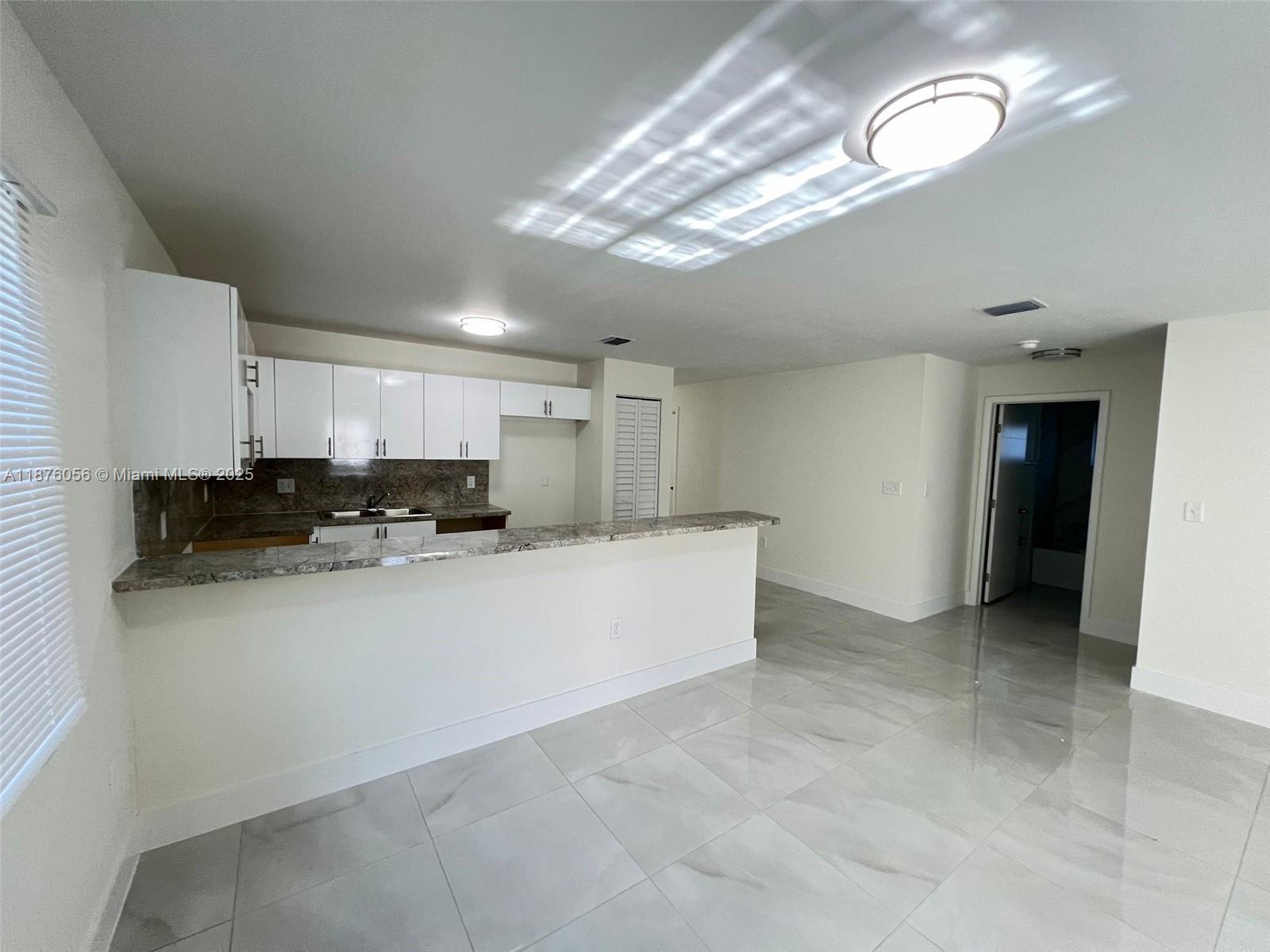 NO MIAMI EST SEC 3 - Residential Lease