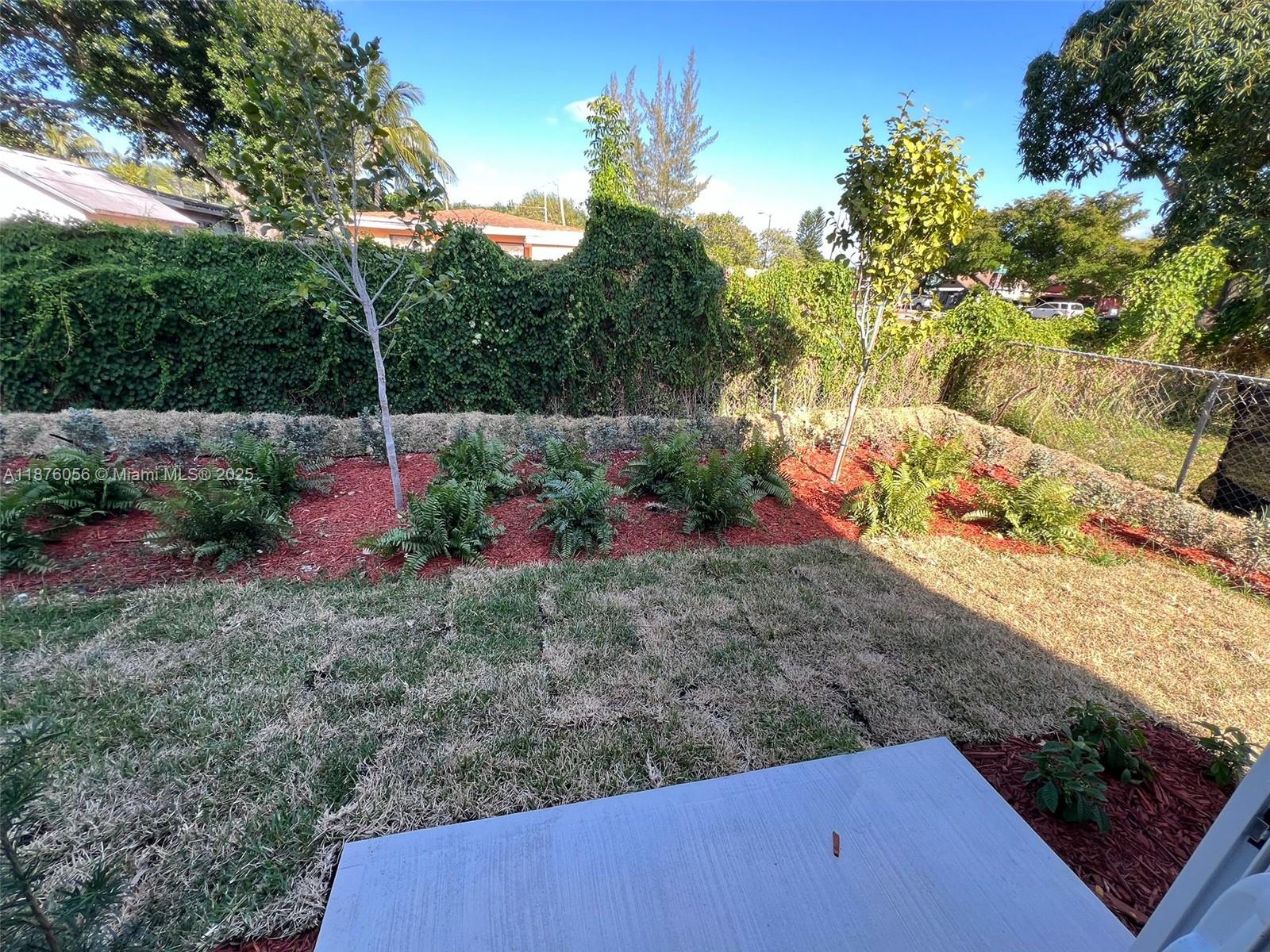 NO MIAMI EST SEC 3 - Residential Lease