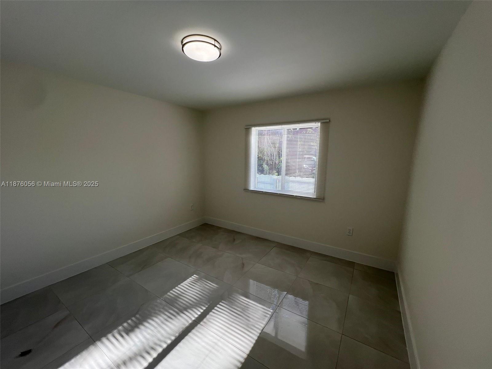 NO MIAMI EST SEC 3 - Residential Lease