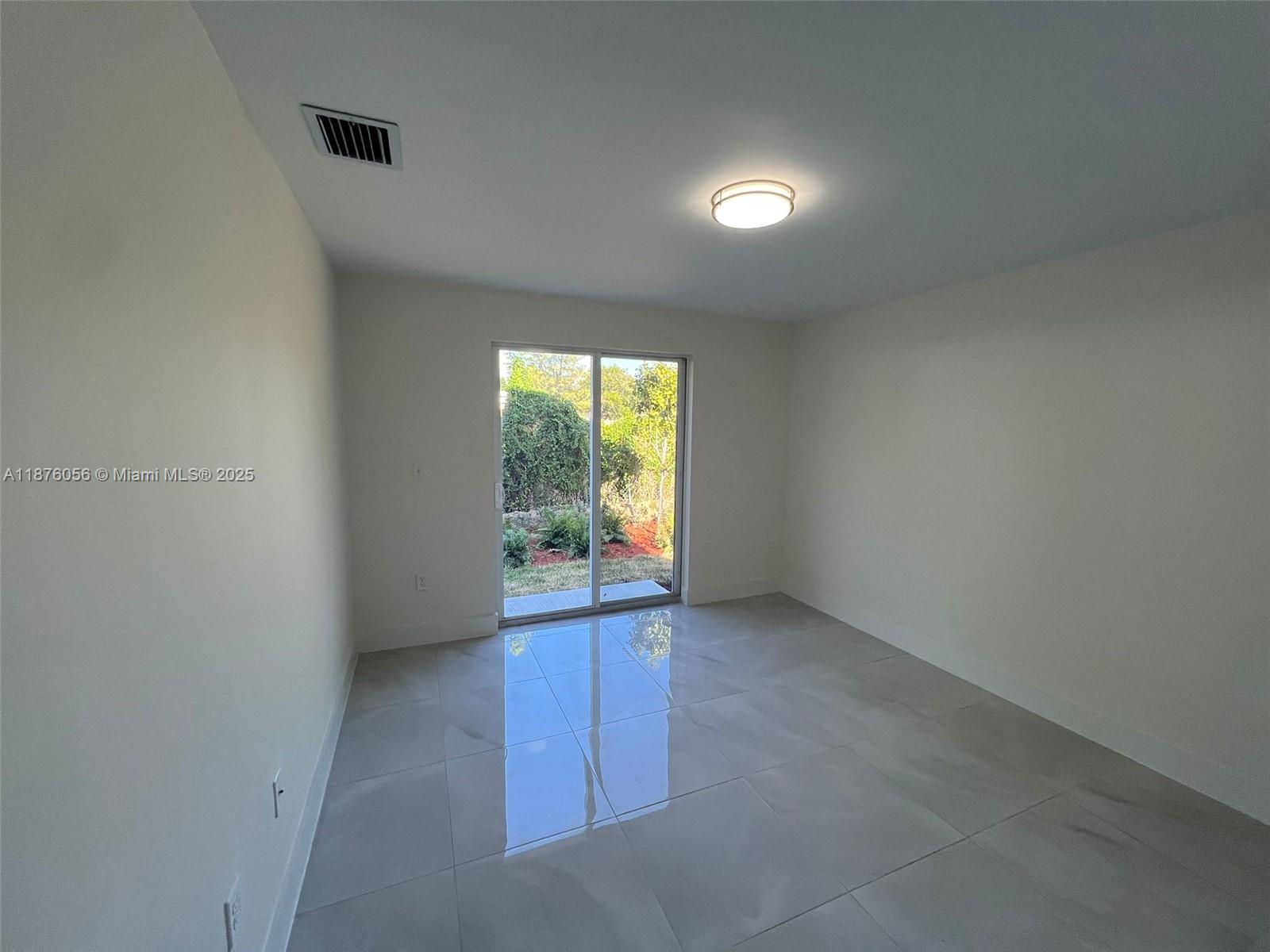 NO MIAMI EST SEC 3 - Residential Lease