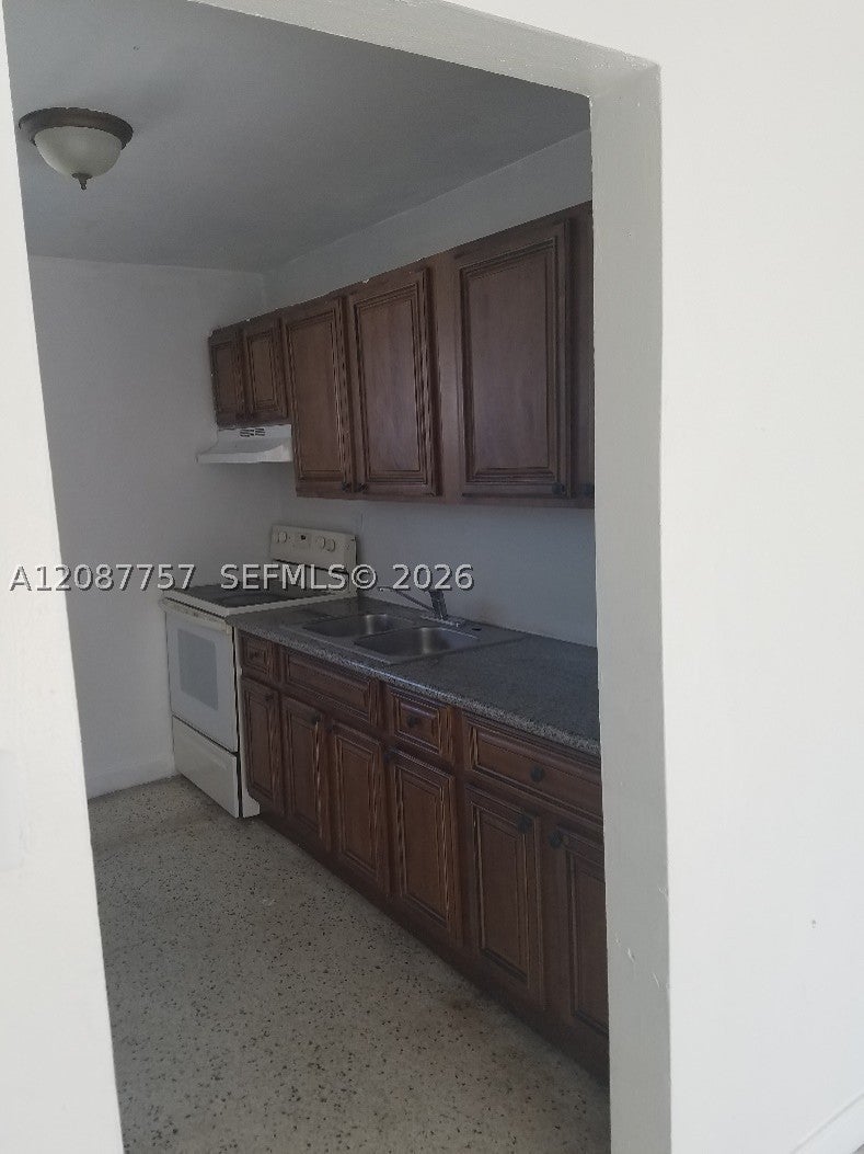 1880 NW 36th St