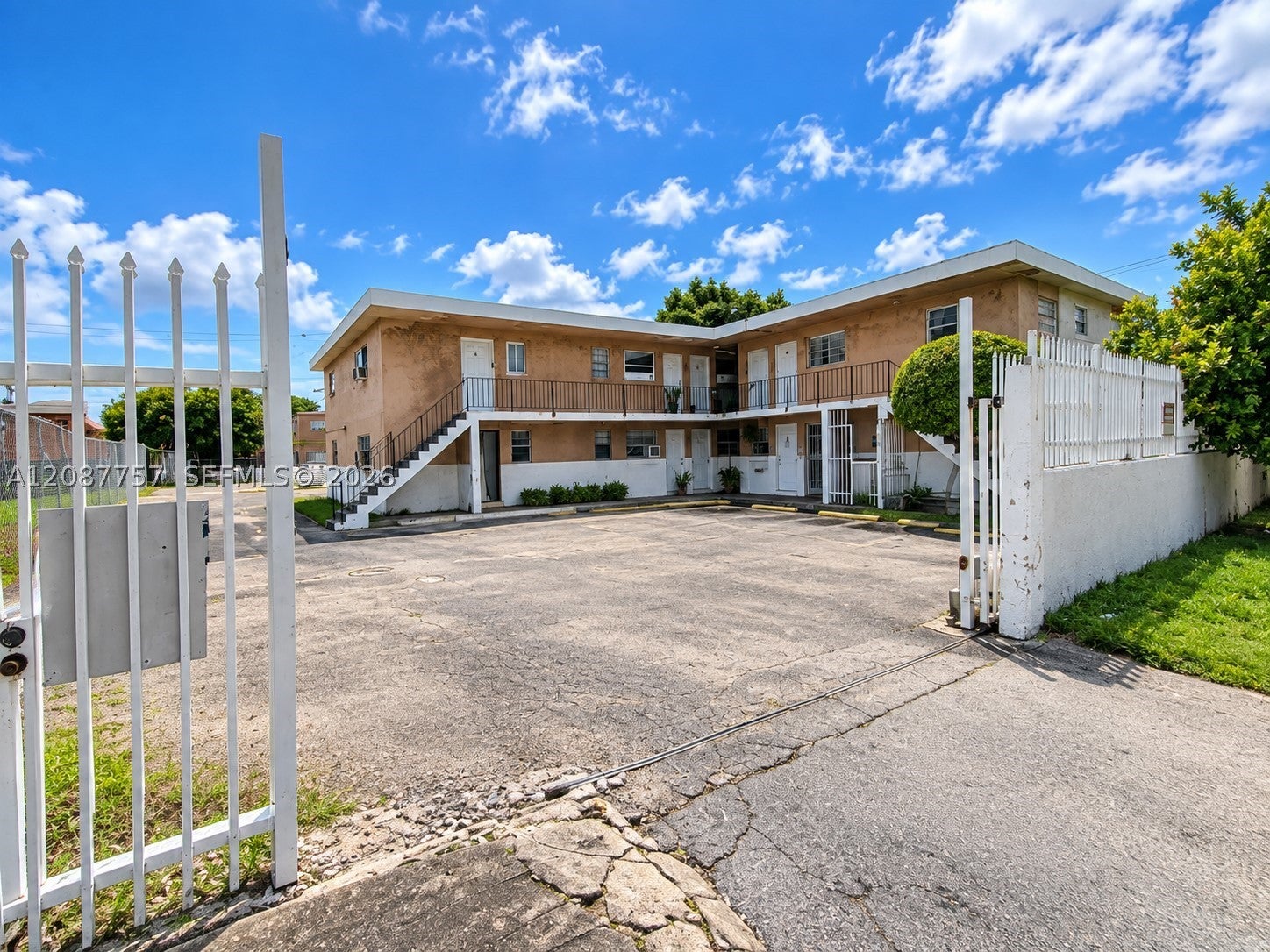 1880 NW 36th St