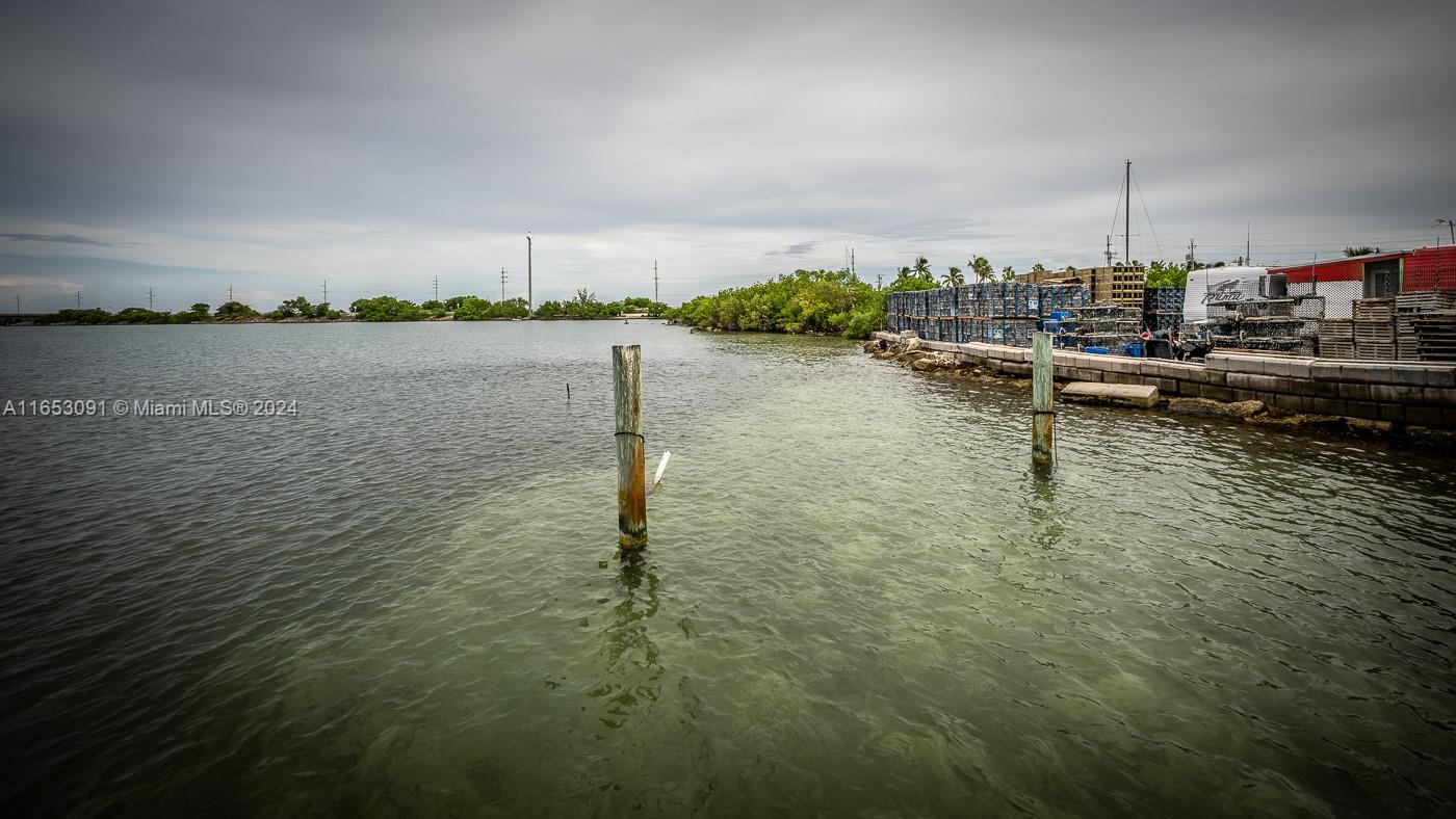 CONCH KEY - Commercial Sale