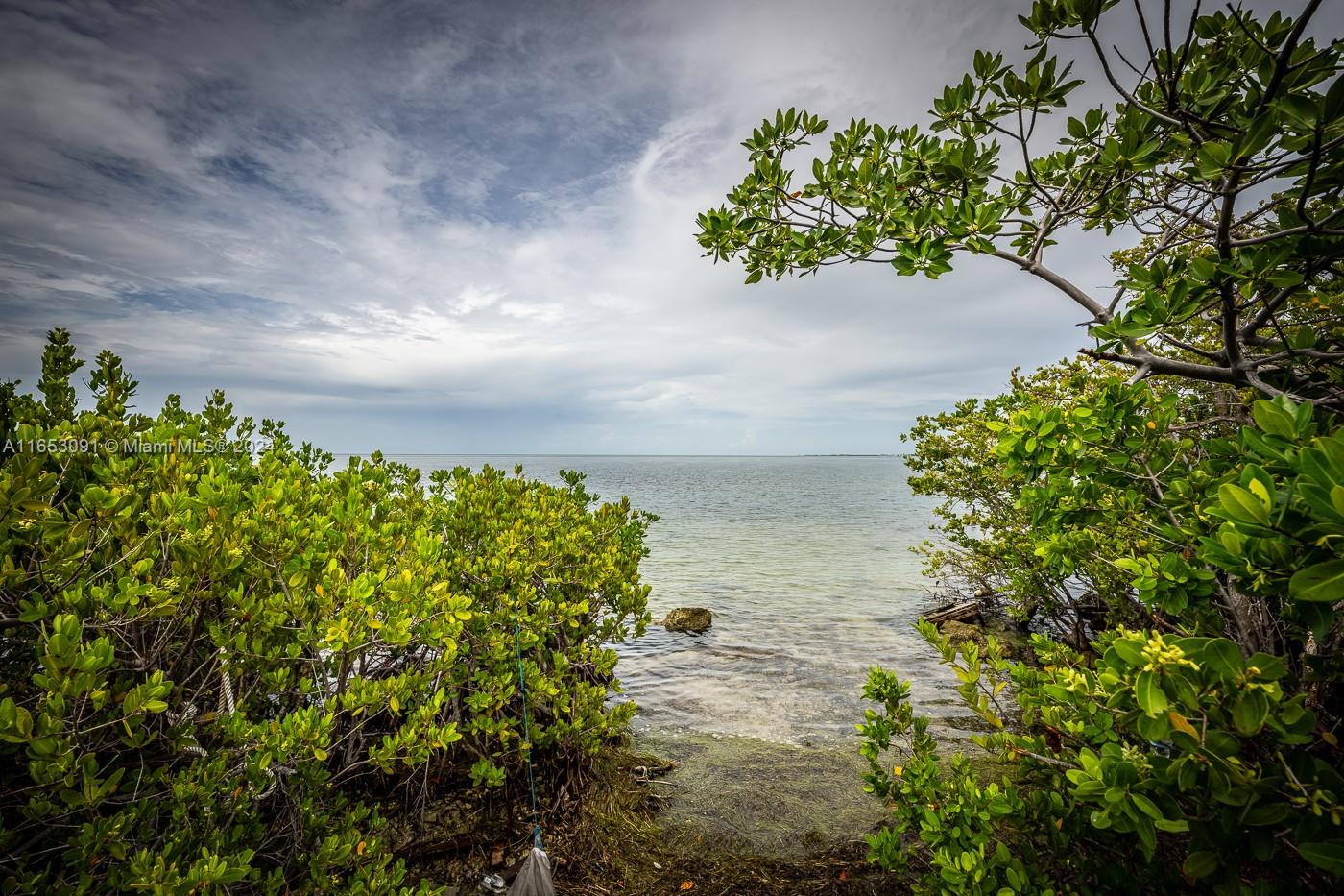 CONCH KEY - Commercial Sale