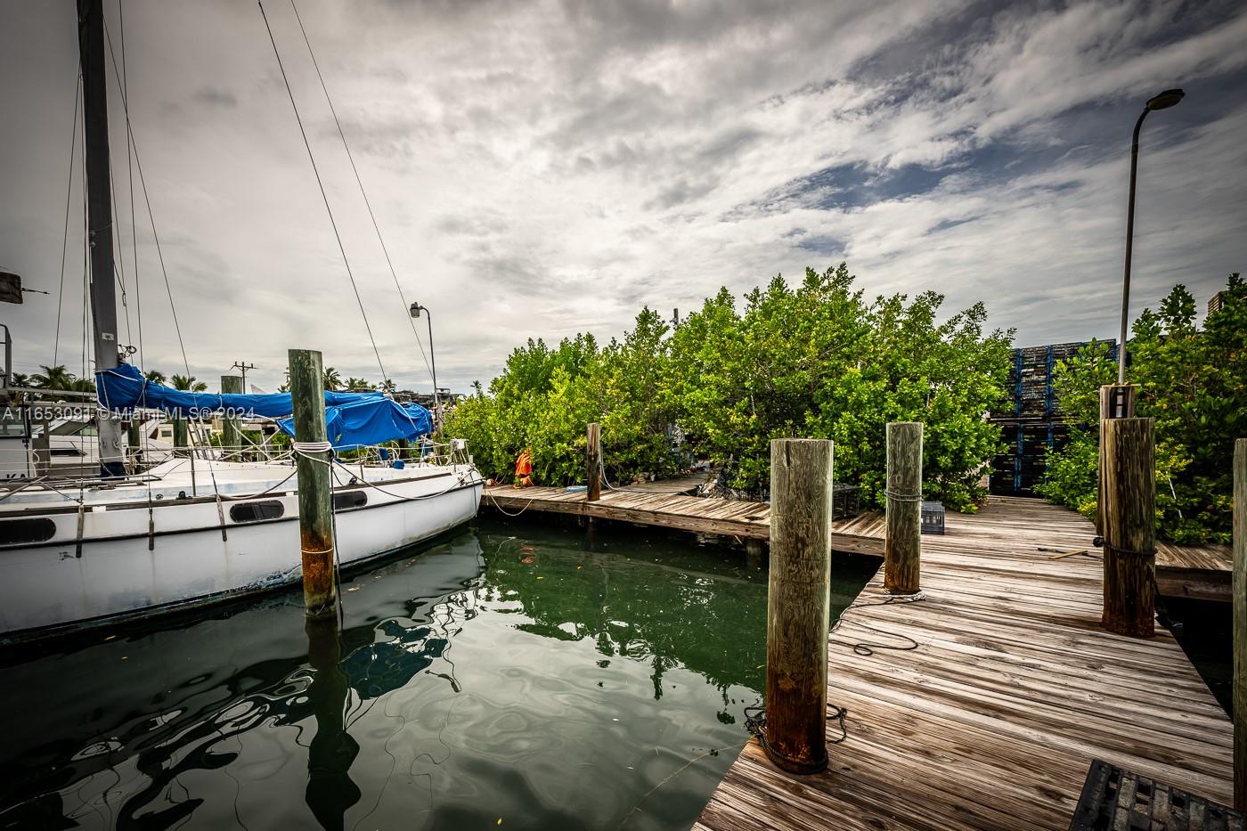 CONCH KEY - Commercial Sale