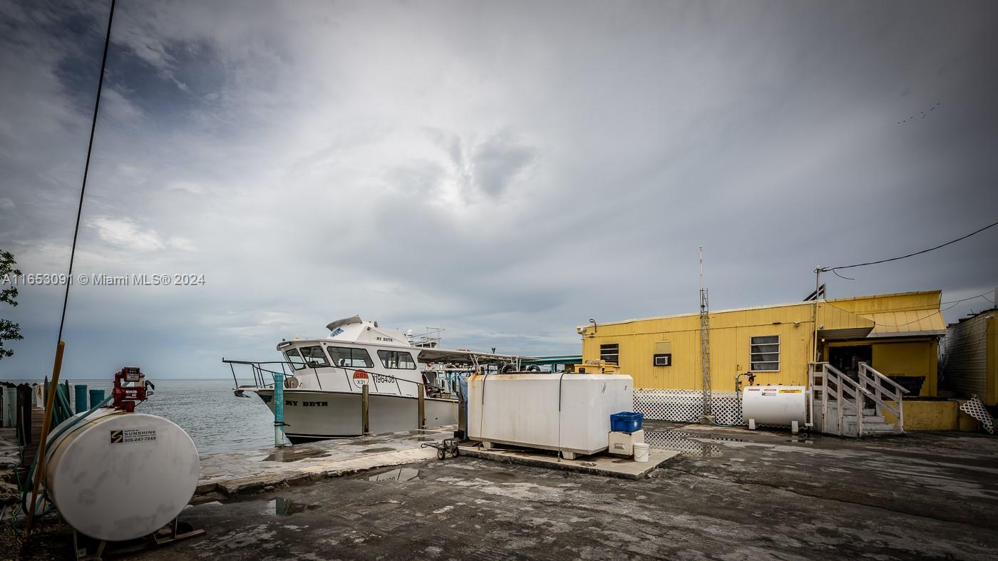 CONCH KEY - Commercial Sale