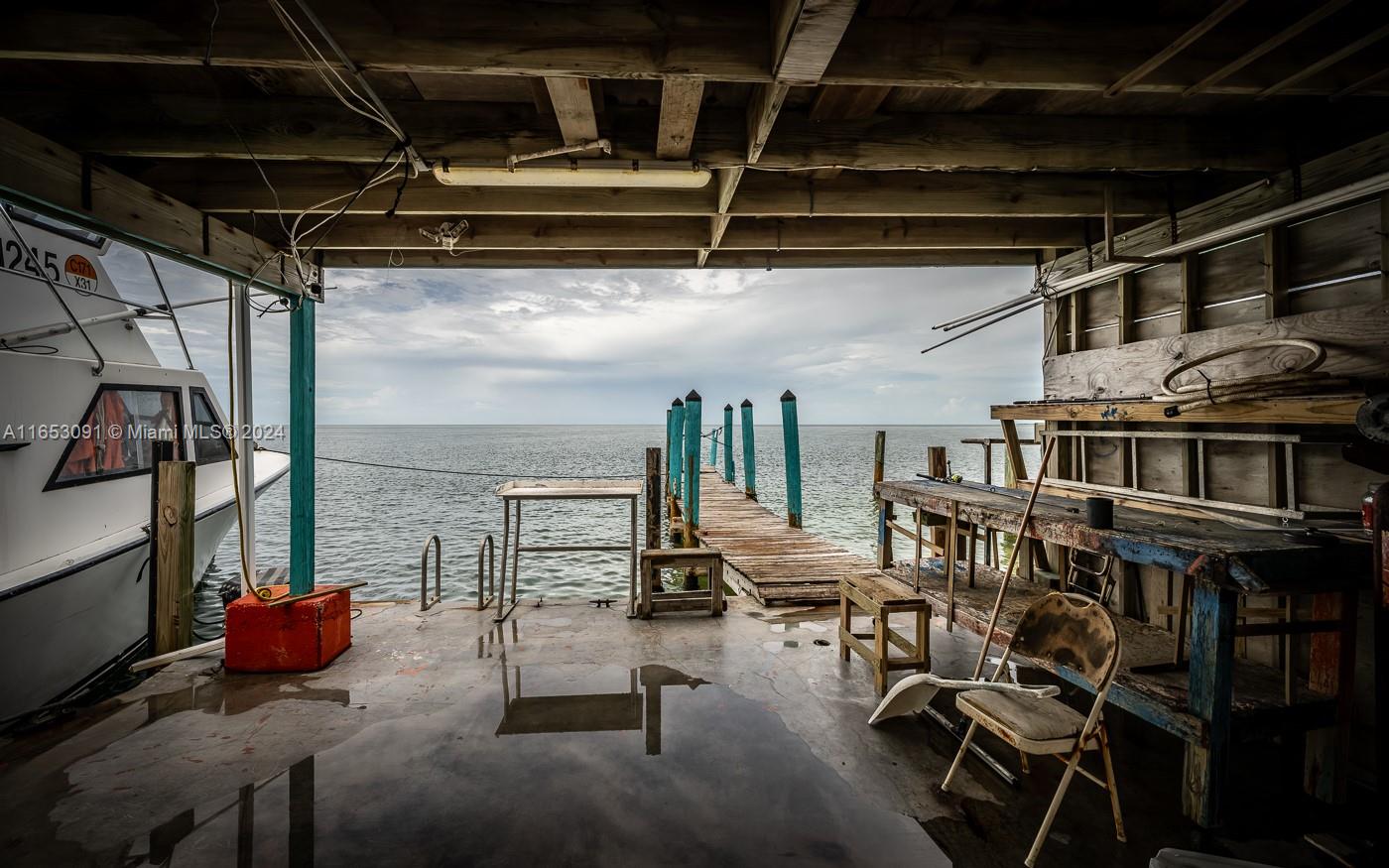 CONCH KEY - Commercial Sale