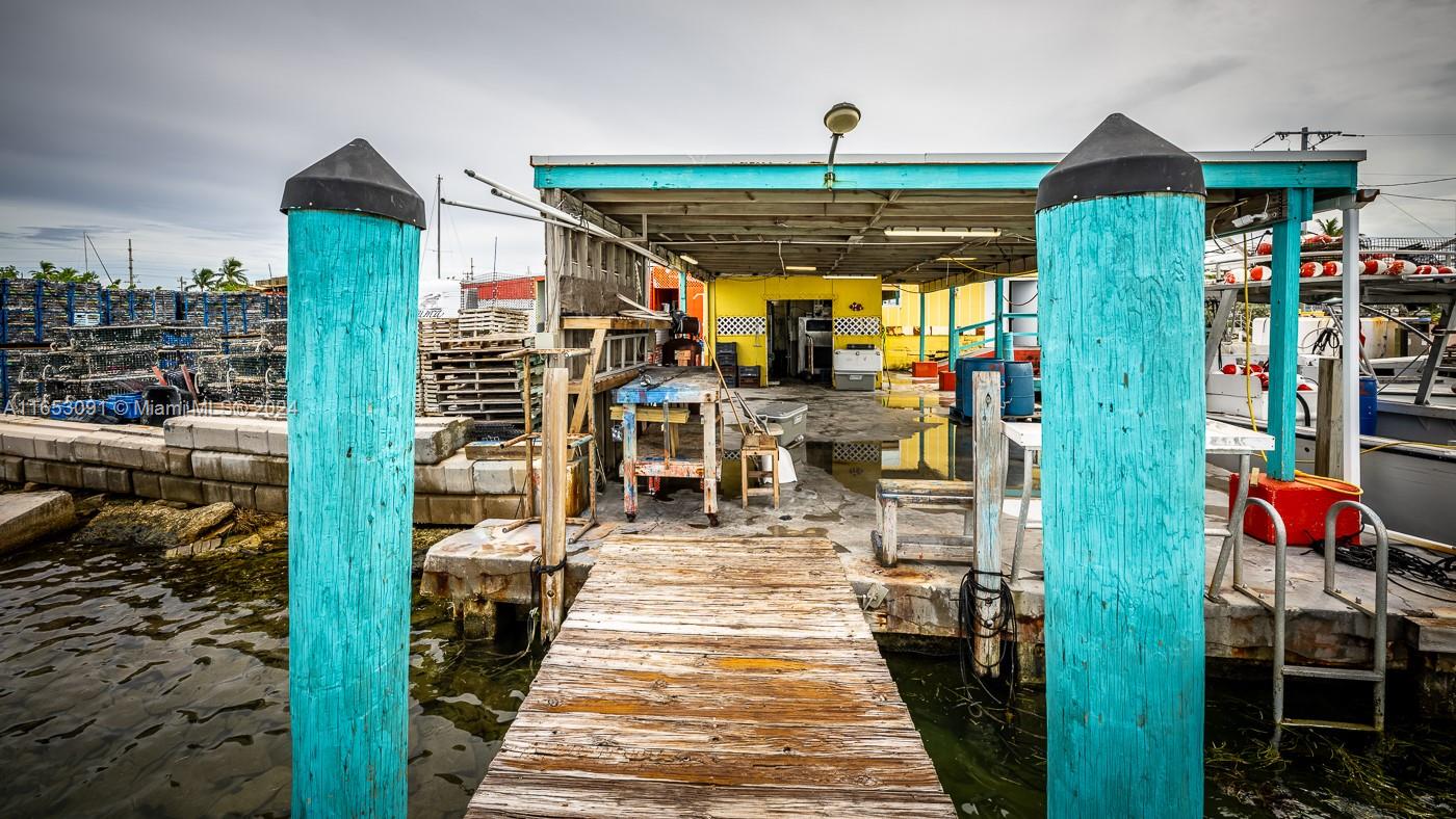 CONCH KEY - Commercial Sale