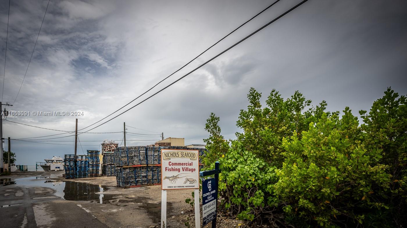 CONCH KEY - Commercial Sale