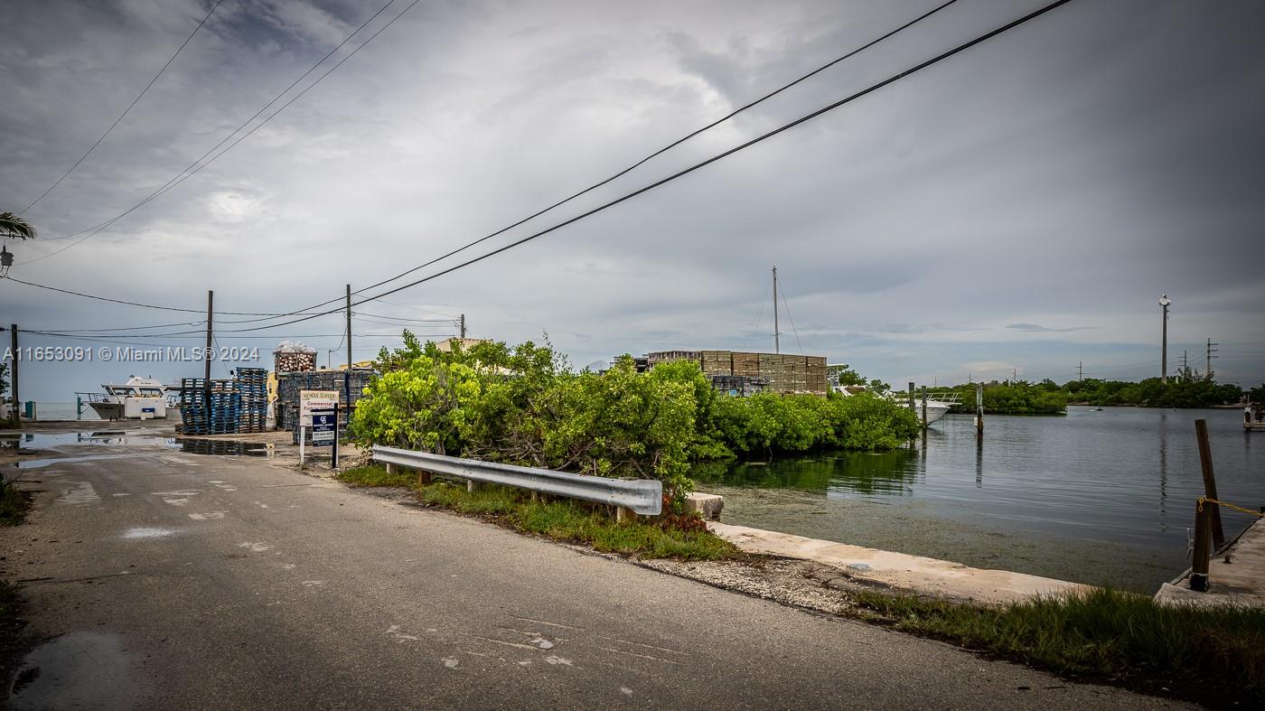 CONCH KEY - Commercial Sale