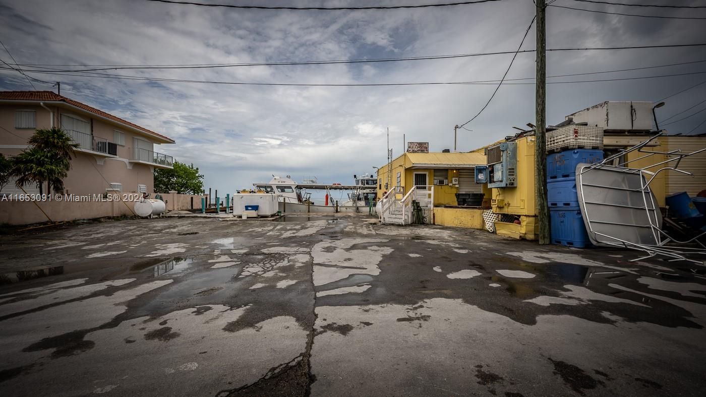 CONCH KEY - Commercial Sale
