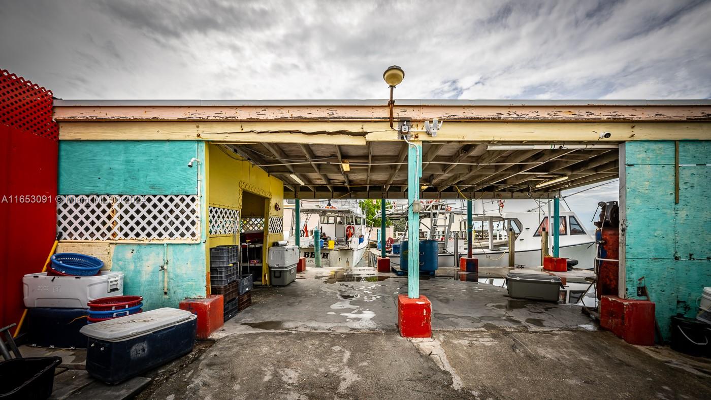 CONCH KEY - Commercial Sale