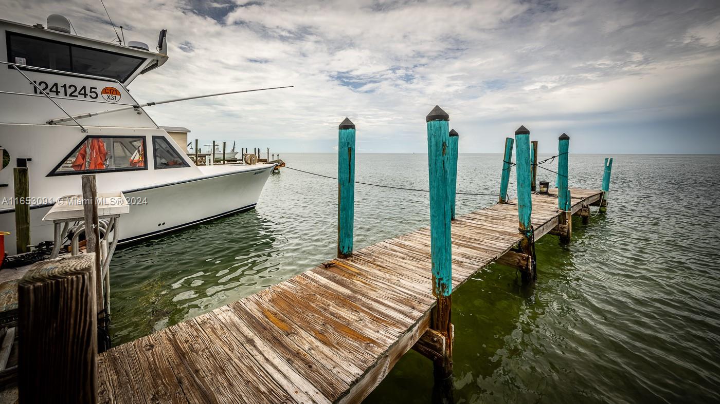 CONCH KEY - Commercial Sale