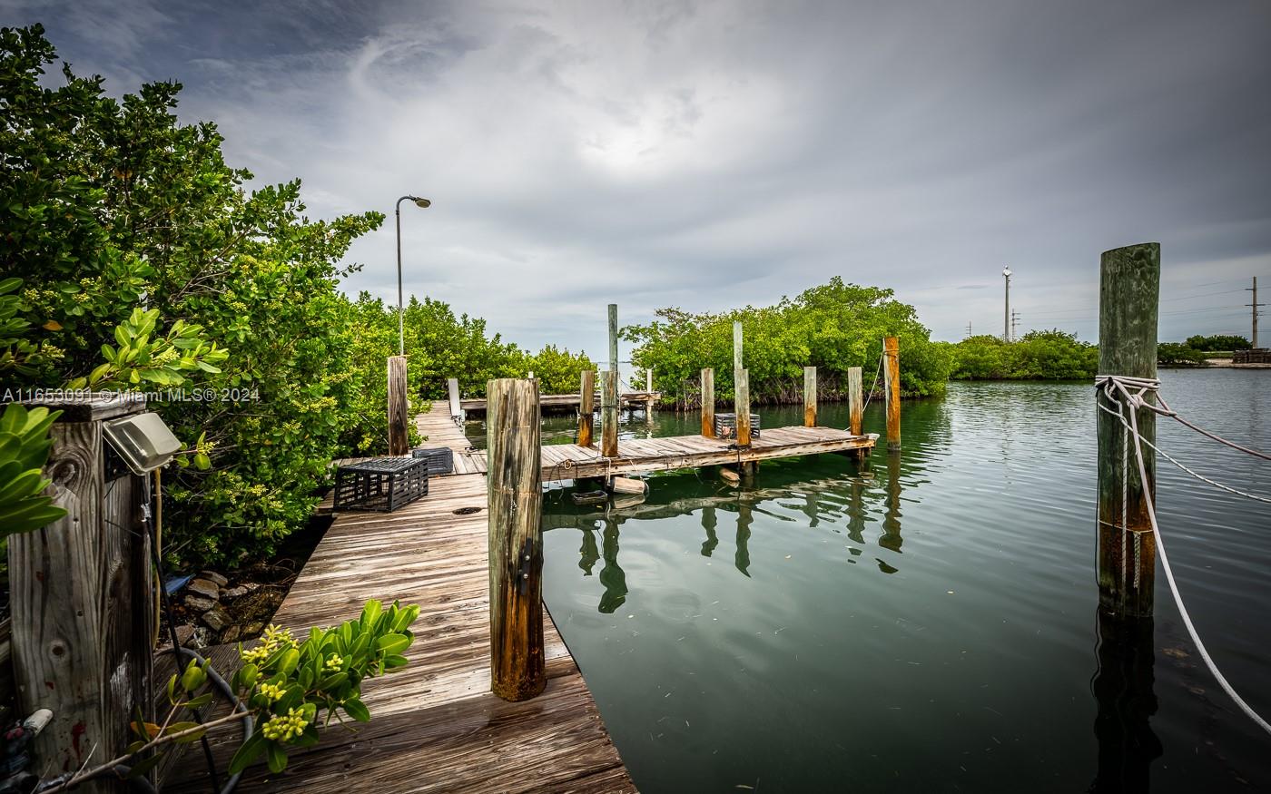 CONCH KEY - Commercial Sale