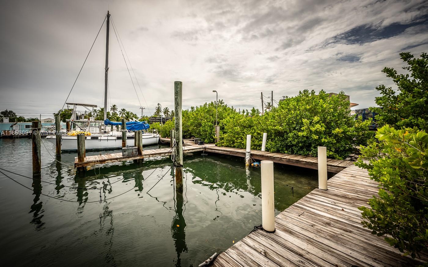 CONCH KEY - Commercial Sale