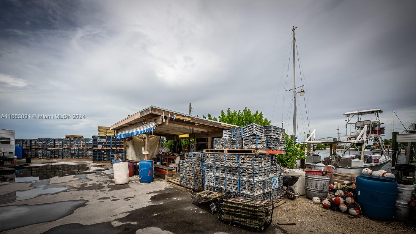 CONCH KEY - Commercial Sale