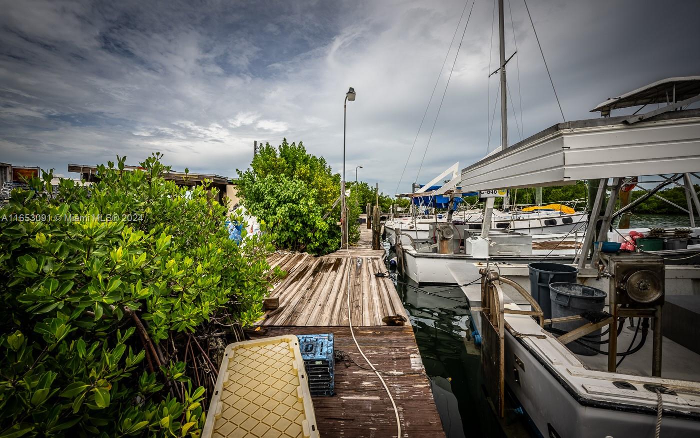 CONCH KEY - Commercial Sale