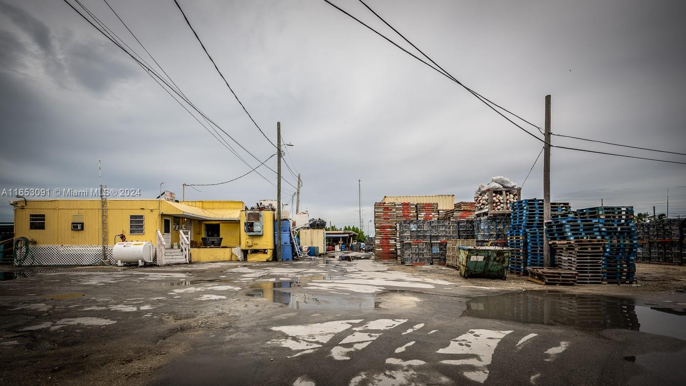 CONCH KEY - Commercial Sale