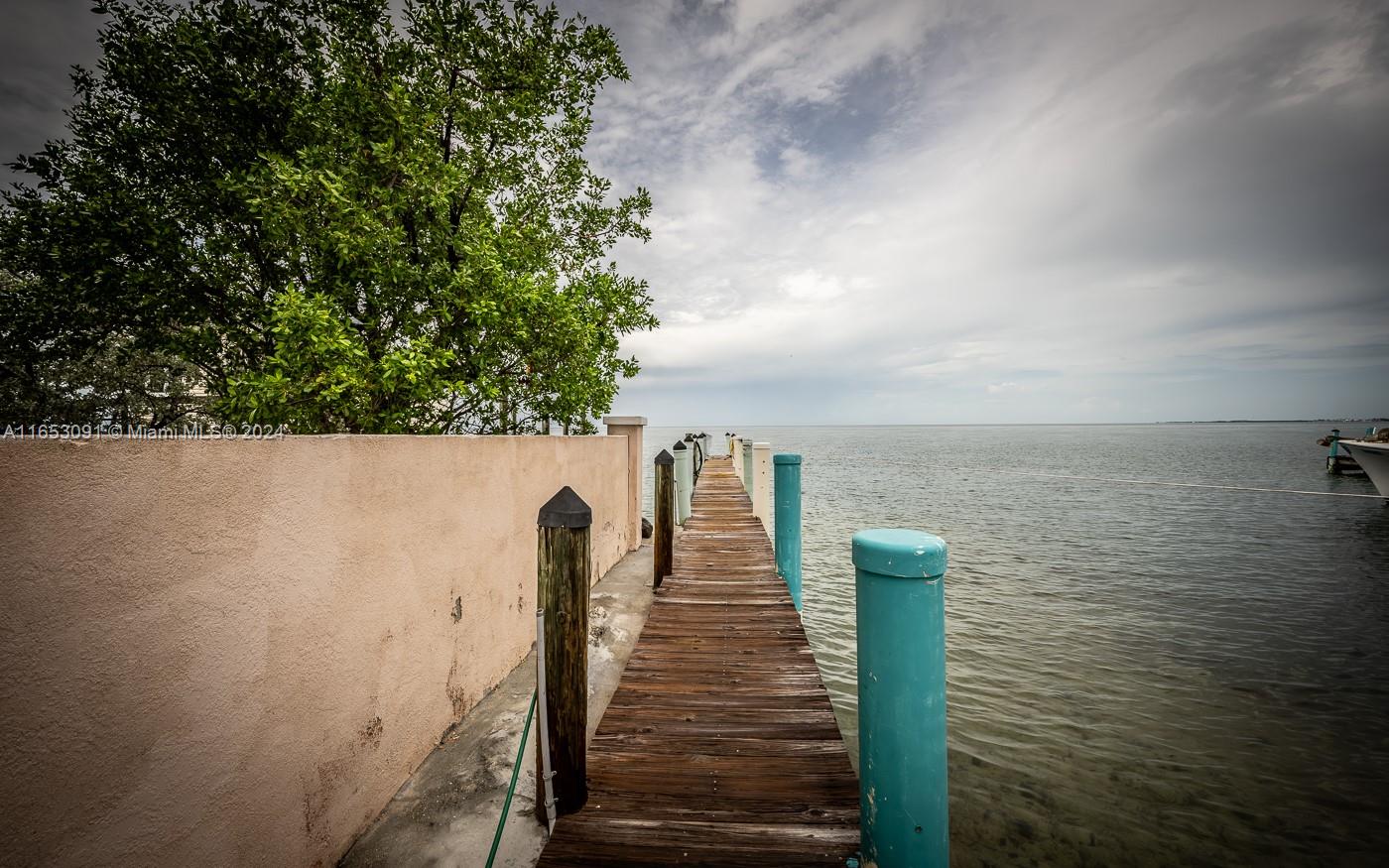 CONCH KEY - Commercial Sale