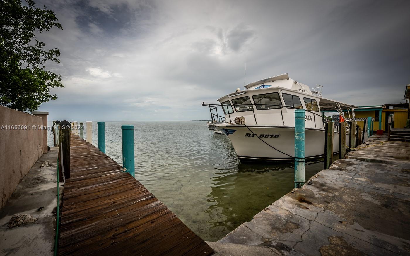 CONCH KEY - Commercial Sale
