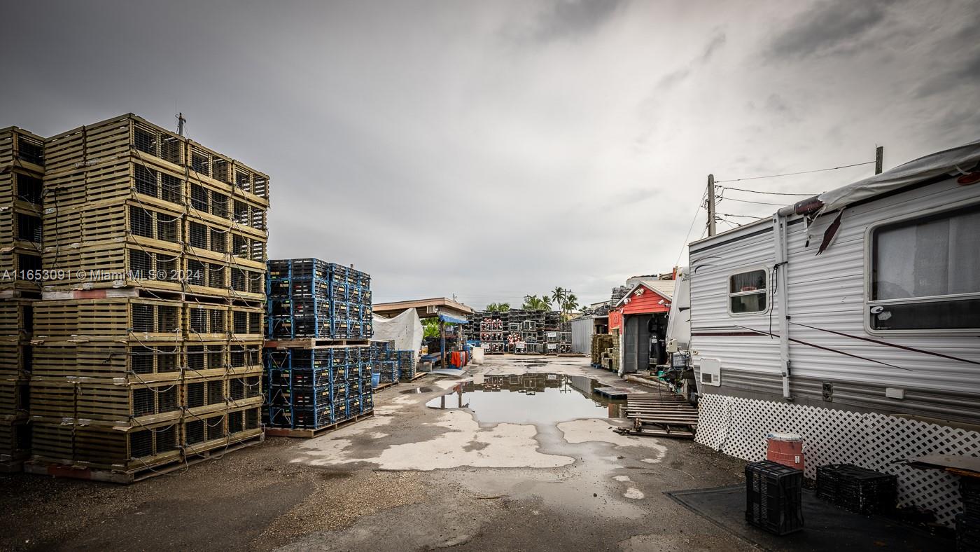 CONCH KEY - Commercial Sale