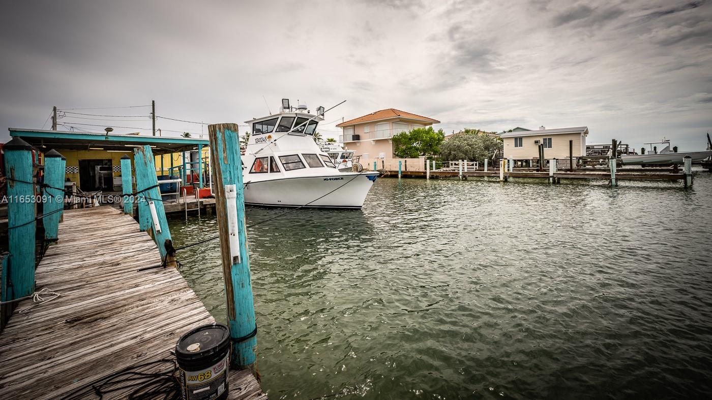 CONCH KEY - Commercial Sale