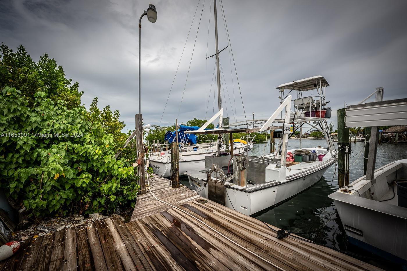 CONCH KEY - Commercial Sale
