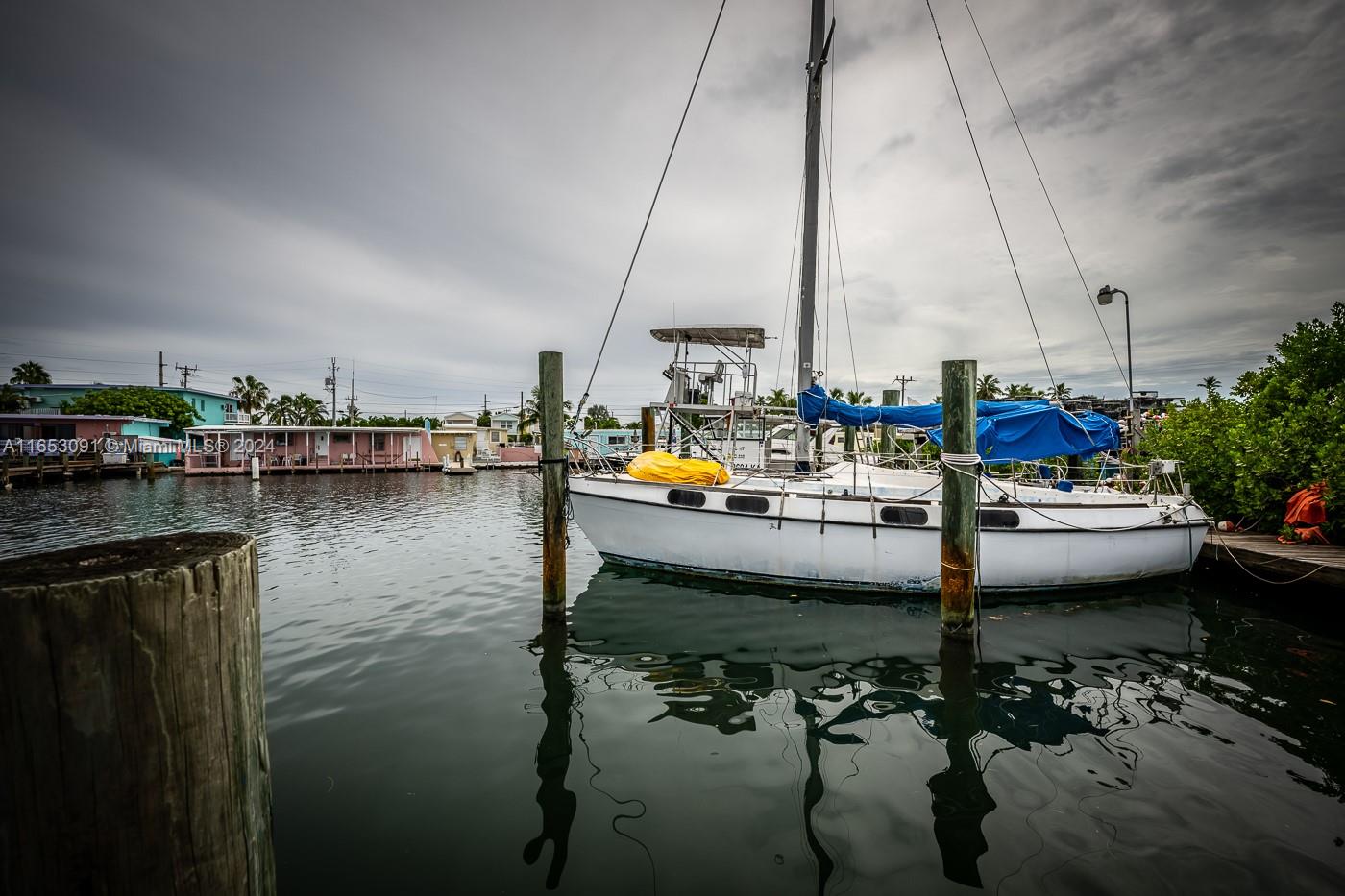 CONCH KEY - Commercial Sale