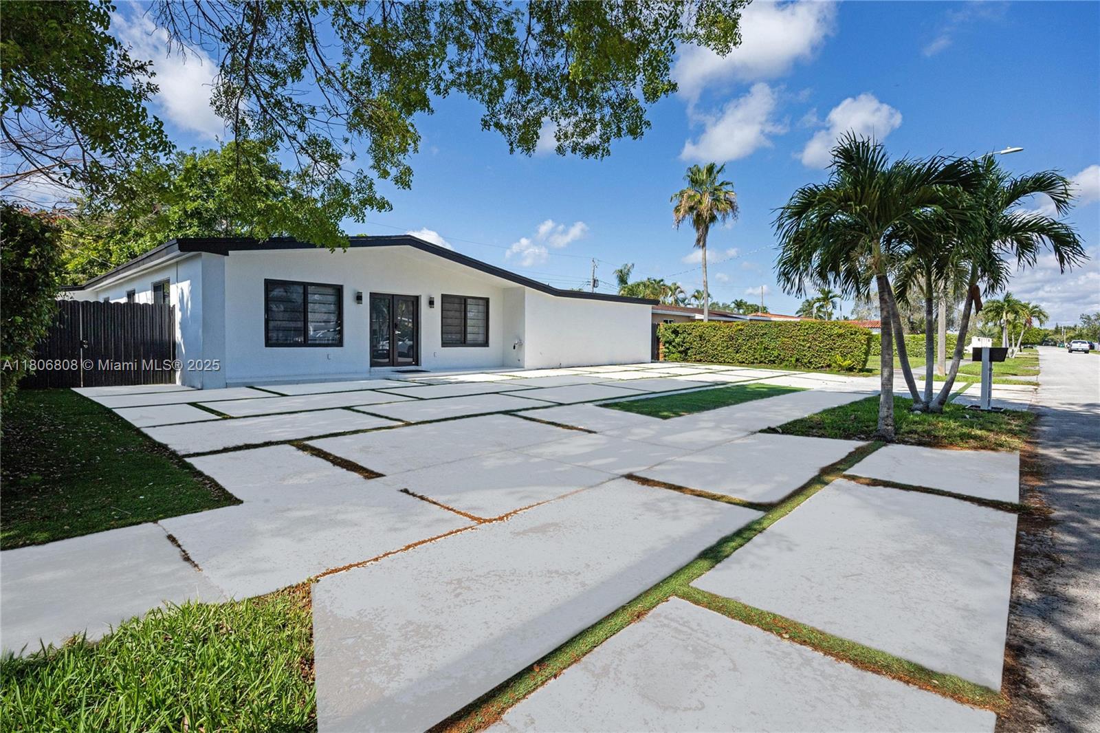 9240 Sw 57th Ter, Miami, Broward County, Florida - 4 Bedrooms  
4 Bathrooms - 