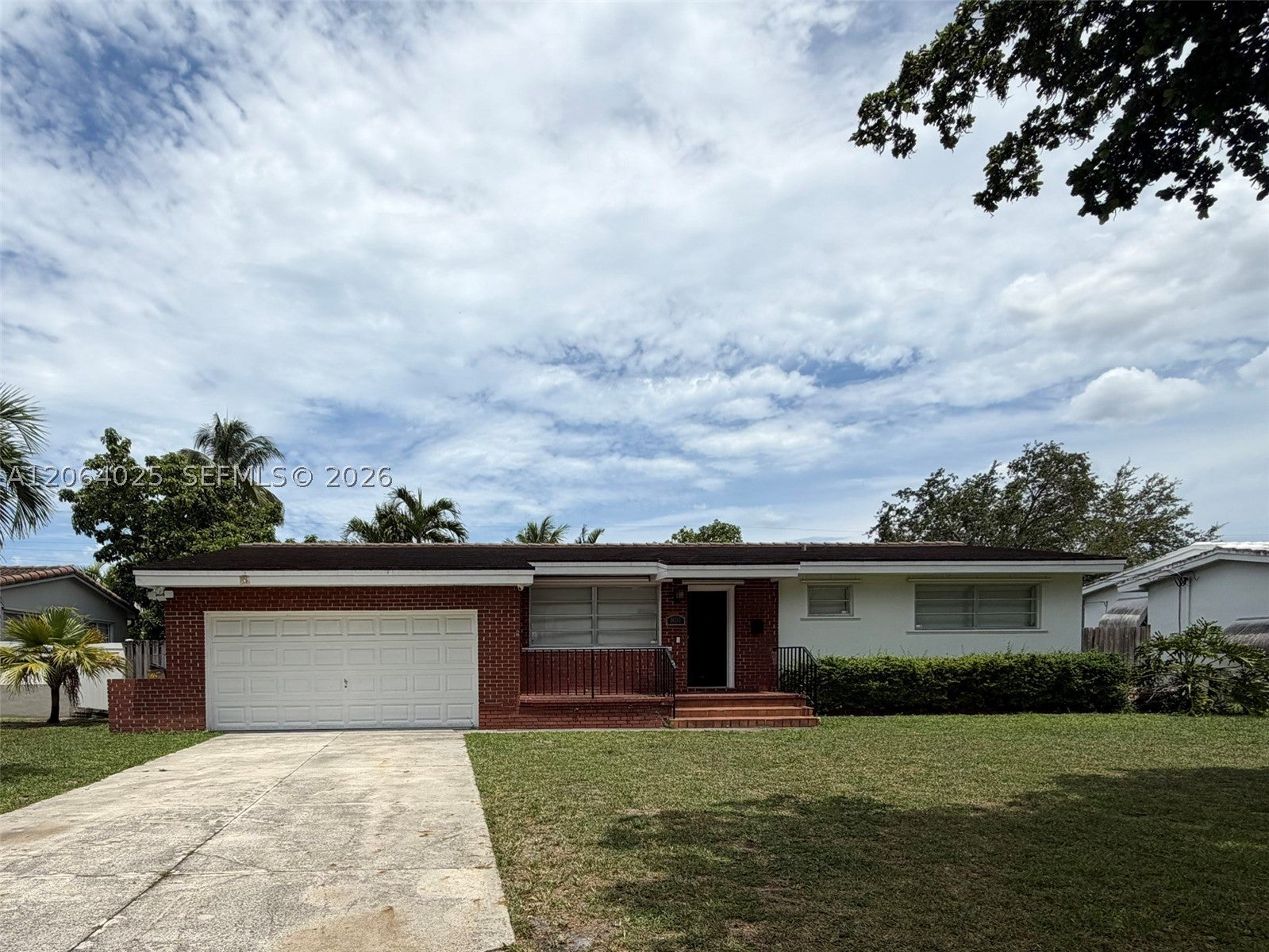 801 Albatross St