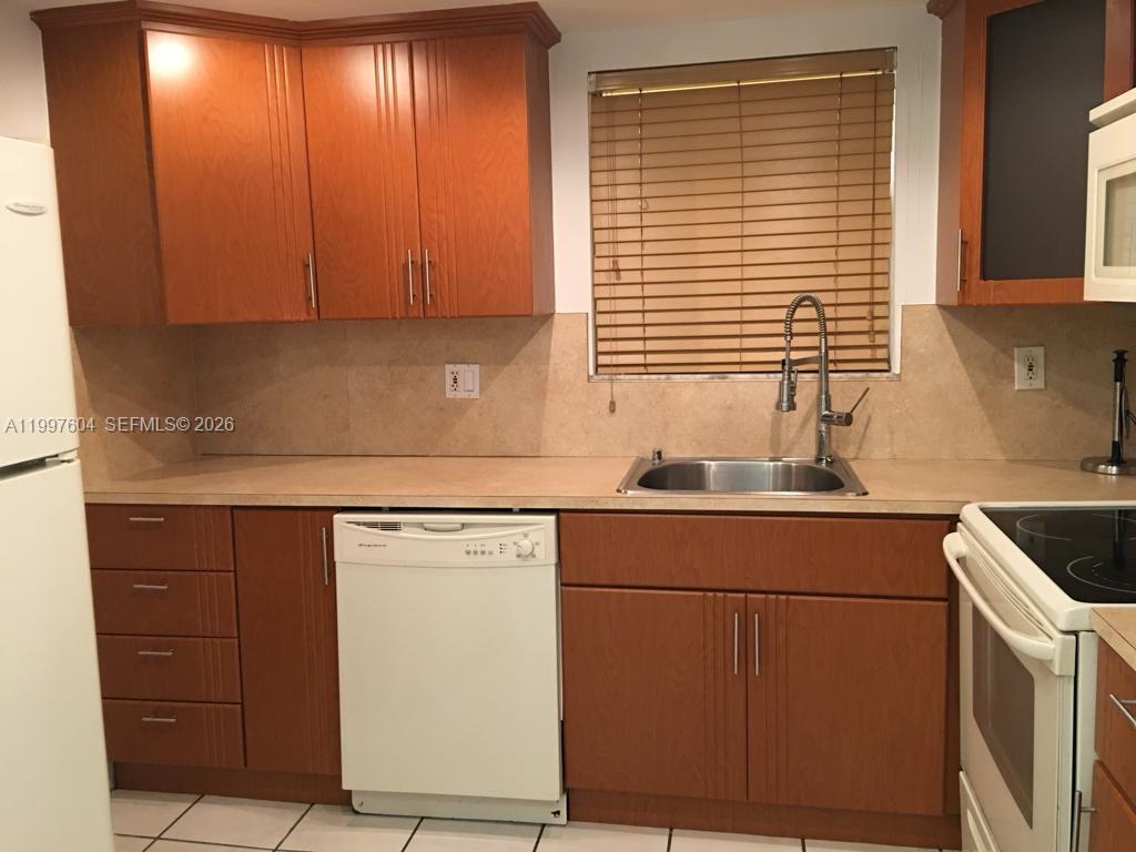 THE BEACH CLUB FONTAINEBL - Residential Lease