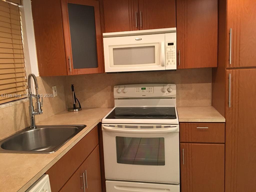 THE BEACH CLUB FONTAINEBL - Residential Lease