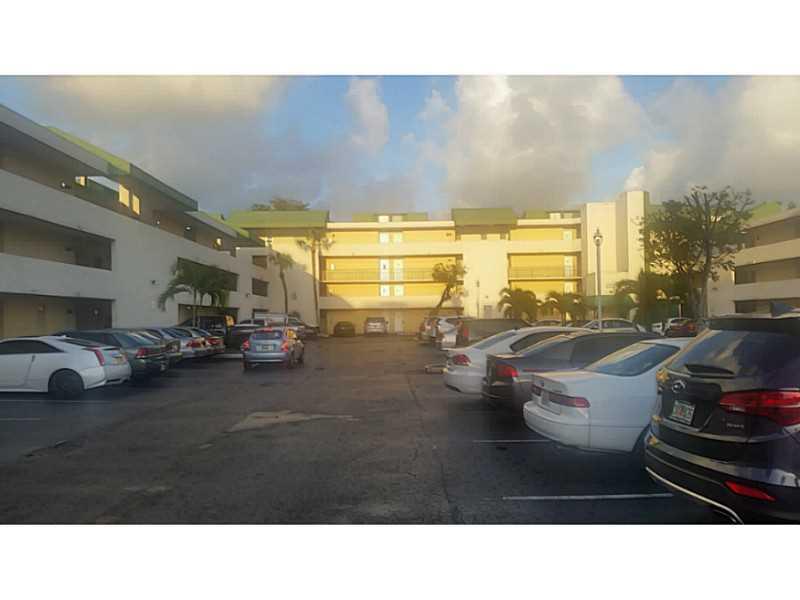 Great Remodeled apartment with 2 deroom and 2 full bathroom. Wsher and dryer in Unit. Bathroom and Kitchen updated with laminated floor all fresh painted. Open Balcony with Pool View. Community security 24/7, Close to Shooping, Major Highways, Airport. E asy to show! Please Read Broker Remarks.