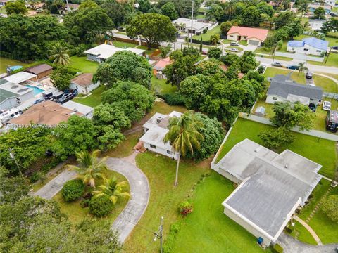 28 NE 164th St Miami FL 33162