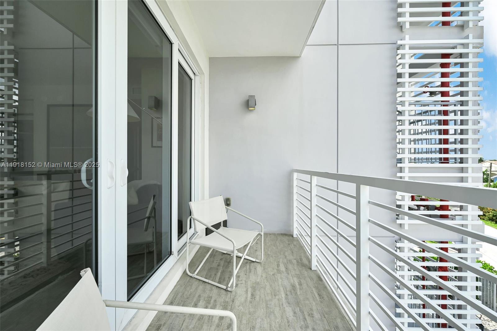 1900 DB AT DEERFIELD BEAC - Residential Lease